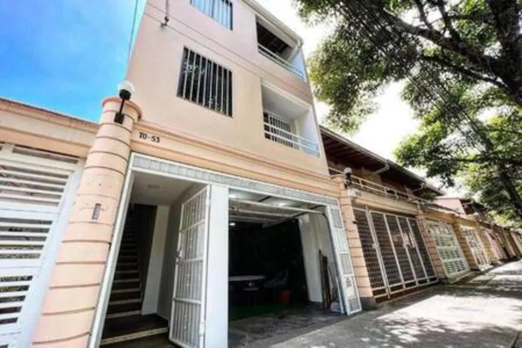 Alquiler Cerca A Clinica Americas Medellin Ark201 By Roots Rentals كولومبيا